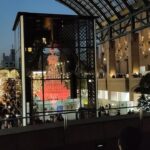 恵比寿ガーデンプレイス・バカラシャンデリア・クリスマスイブ 30分ごとのひかりの演出 「Kibou」