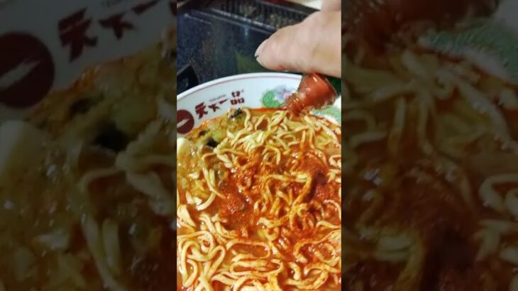 マイはち天下一品のマイはちで激辛ヤバカララーメン食べて見た笑っ